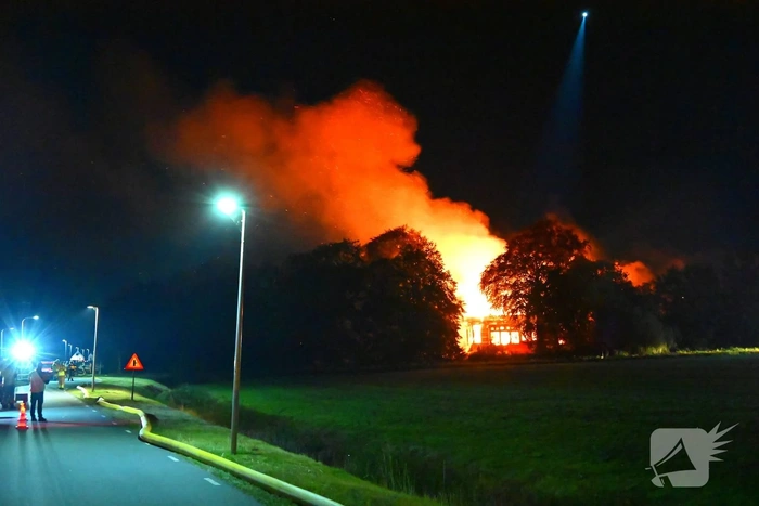 Grote brand verwoest monumentale boerderij