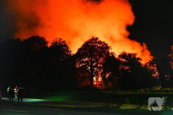 Grote brand verwoest monumentale boerderij