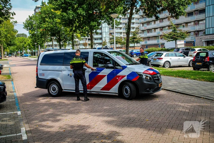 Brandweer controleert auto na incident