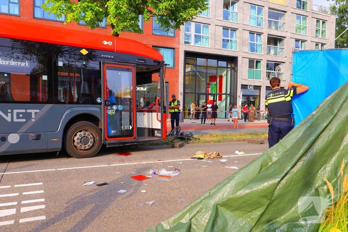 Fietser zwaargewond bij aanrijding met stadsbus