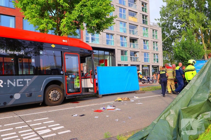 Fietser zwaargewond bij aanrijding met stadsbus