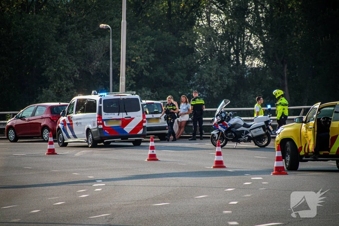 Botsing tussen twee auto's leidt tot verkeershinder