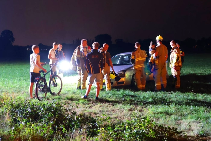 Ongeval tussen twee auto's leidt tot afsluiting van de weg