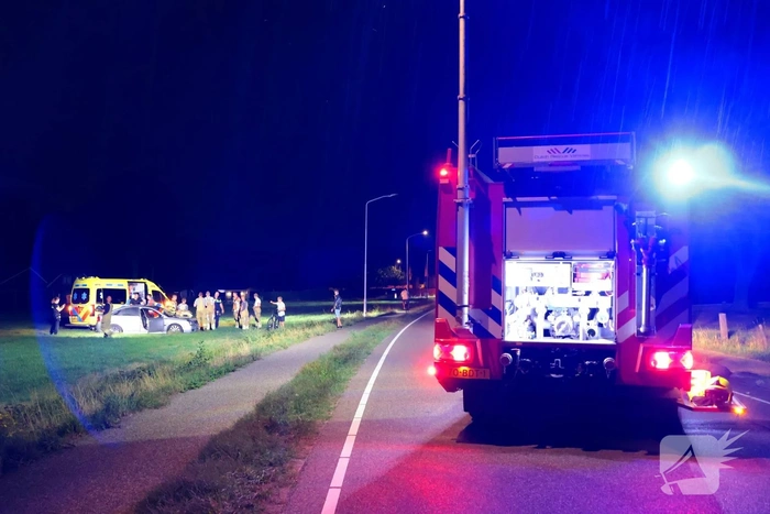 Ongeval tussen twee auto's leidt tot afsluiting van de weg