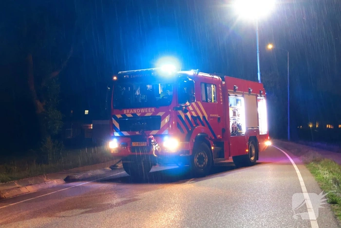Ongeval tussen twee auto's leidt tot afsluiting van de weg