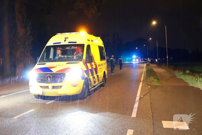Ongeval tussen twee auto's leidt tot afsluiting van de weg