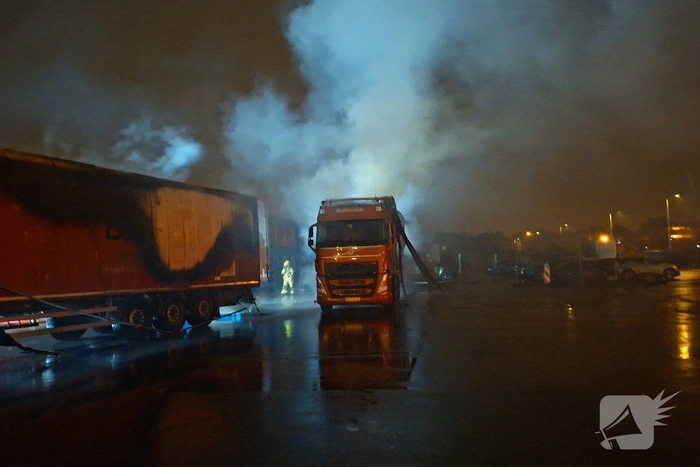 Vrachtwagenbrand zorgt voor grote rookontwikkeling