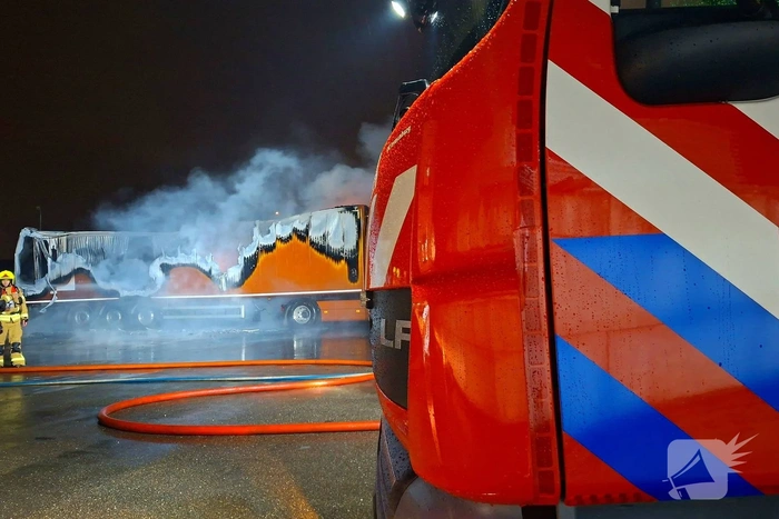 Vrachtwagenbrand zorgt voor grote rookontwikkeling