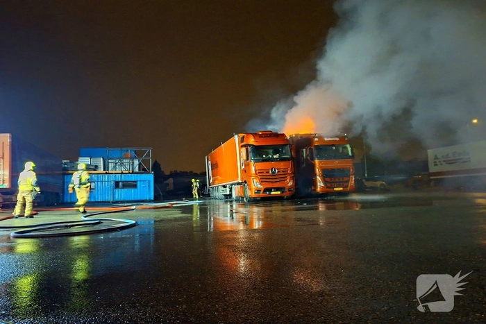 Vrachtwagenbrand zorgt voor grote rookontwikkeling