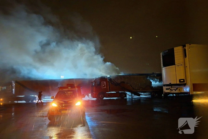 Vrachtwagenbrand zorgt voor grote rookontwikkeling