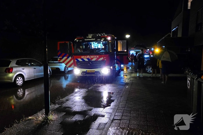 Hoogwerker ingezet bij woningbrand