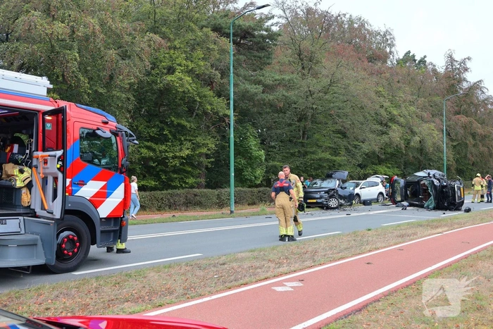 Zwaar ongeval tussen vier auto's zorgt voor gewonden