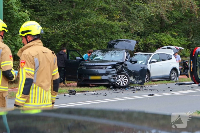 Zwaar ongeval tussen vier auto's zorgt voor gewonden
