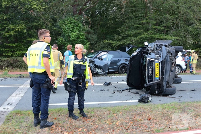Zwaar ongeval tussen vier auto's zorgt voor gewonden