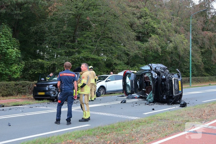 Zwaar ongeval tussen vier auto's zorgt voor gewonden