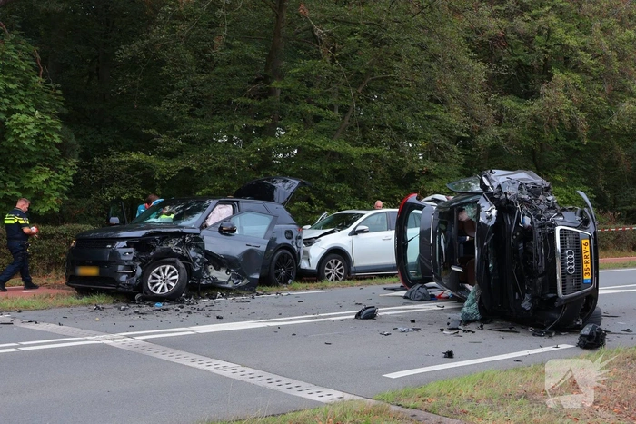 Zwaar ongeval tussen vier auto's zorgt voor gewonden