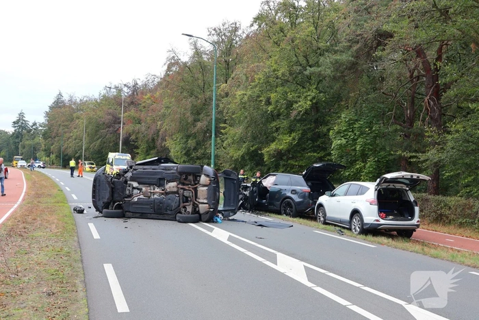 Zwaar ongeval tussen vier auto's zorgt voor gewonden