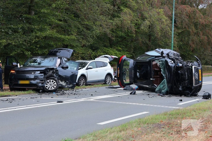 Zwaar ongeval tussen vier auto's zorgt voor gewonden