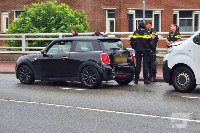 Ongeval tussen busje en auto