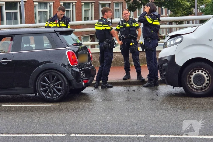 Ongeval tussen busje en auto
