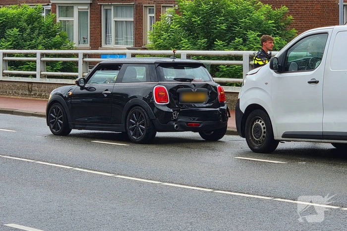 Ongeval tussen busje en auto