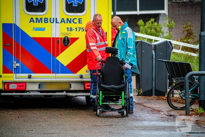 Rolstoelgebruiker valt na uitglijden begeleider