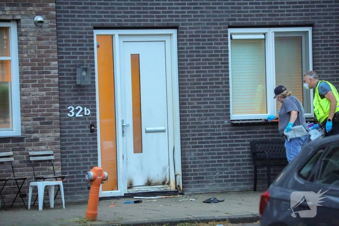 Explosie bij woning veroorzaakt schade