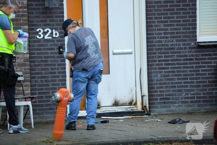 Explosie bij woning veroorzaakt schade