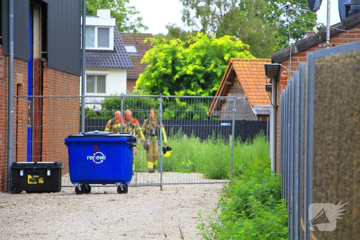 Stookvuur achter bedrijf leidt tot brandalarm