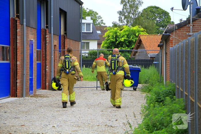 Stookvuur achter bedrijf leidt tot brandalarm