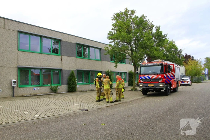 Stookvuur achter bedrijf leidt tot brandalarm