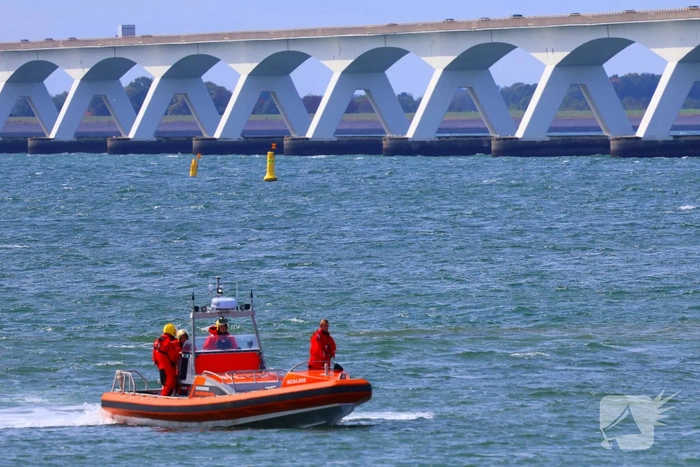 Mast zeilboot breekt af tijdens vaart