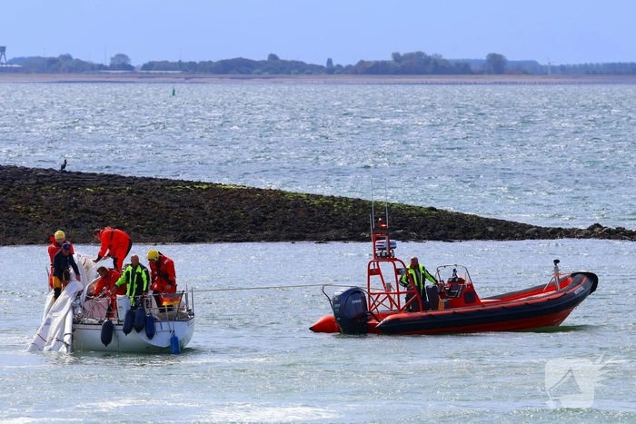 Mast zeilboot breekt af tijdens vaart