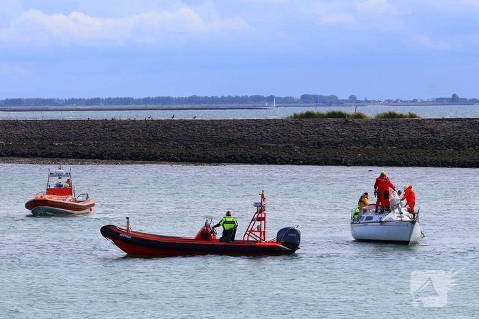 Mast zeilboot breekt af tijdens vaart