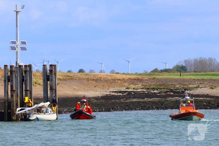 Mast zeilboot breekt af tijdens vaart