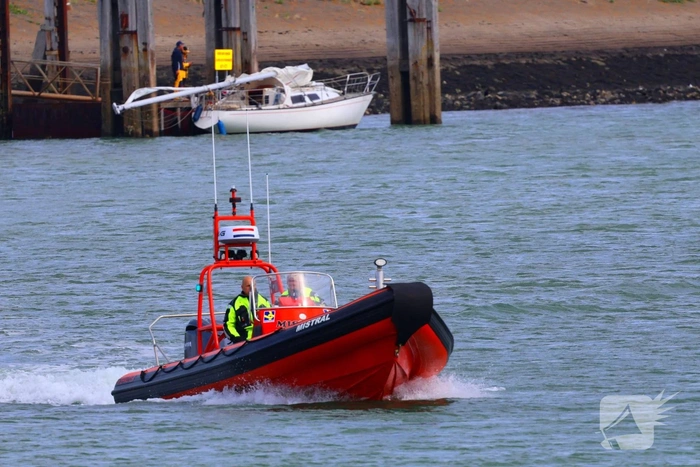 Mast zeilboot breekt af tijdens vaart