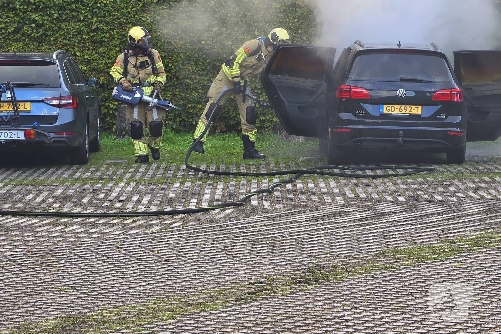 Autobrand op parkeerplaats