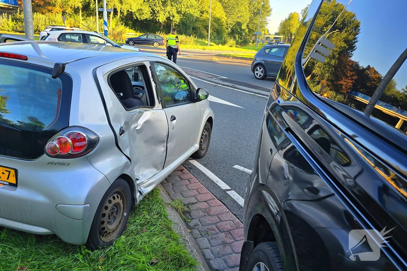 Botsing tussen automobilisten leidt tot afsluiting van rijbaan