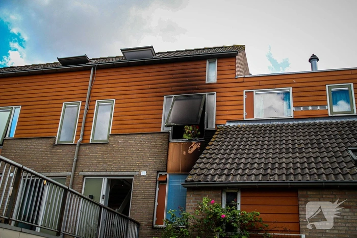 Brandweer snel ter plaatse bij woningbrand