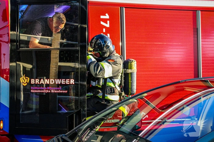 Brandweer forceert deur na brandende kaars