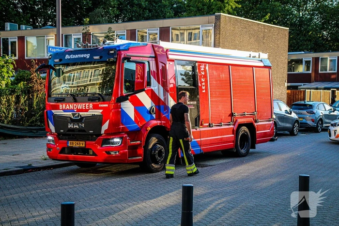 Brandweer forceert deur na brandende kaars