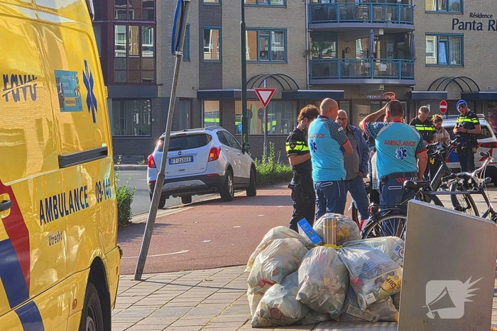Fietser belandt in bosschages na aanrijding