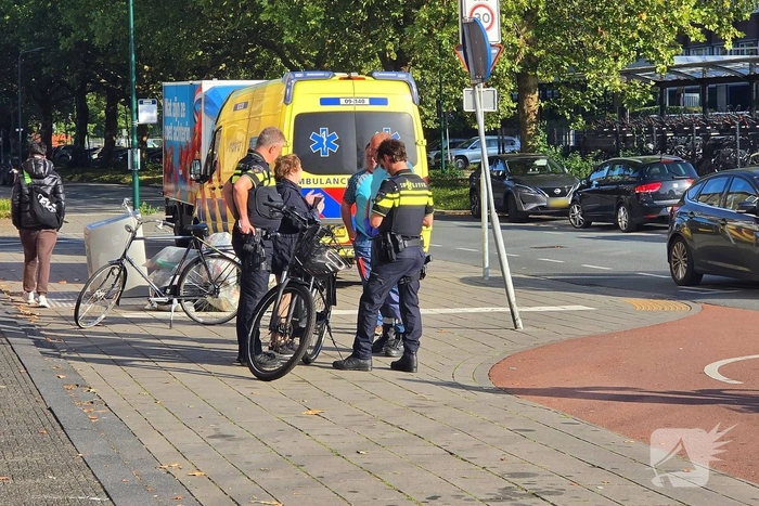 Fietser belandt in bosschages na aanrijding
