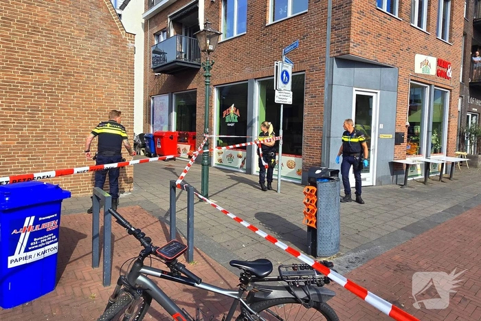 Agenten met kogelwerende vesten ter plaatse