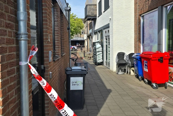Agenten met kogelwerende vesten ter plaatse