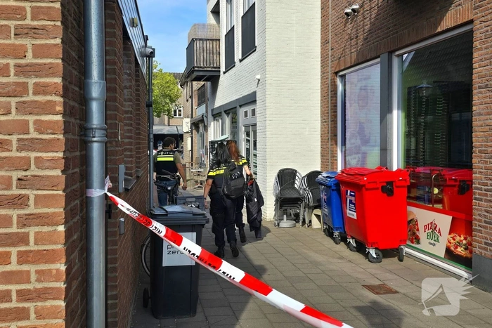 Agenten met kogelwerende vesten ter plaatse