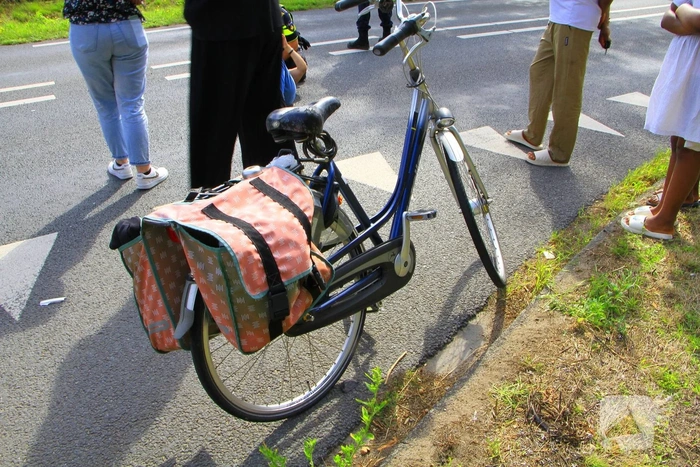 Fietser zwaargewond bij aanrijding met bestelbus