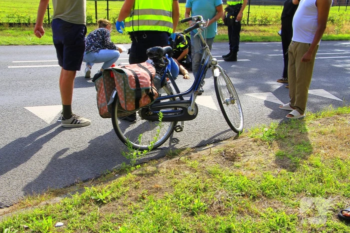Fietser zwaargewond bij aanrijding met bestelbus