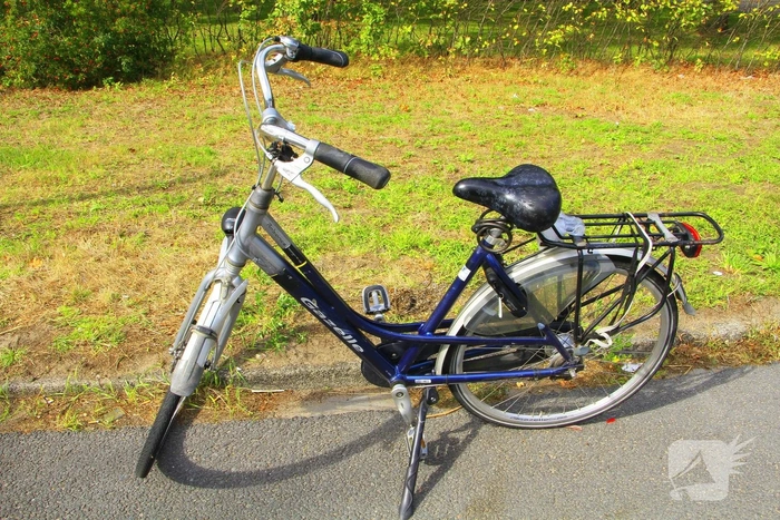 Fietser zwaargewond bij aanrijding met bestelbus