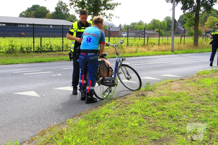 Fietser zwaargewond bij aanrijding met bestelbus